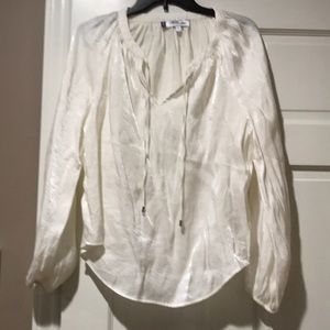 🔥 3 for $15; 2 for 10 Jennifer Lopez Peasant Top